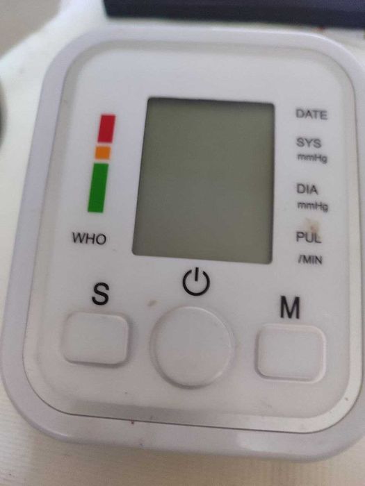Продаю недорого тонометр электронный