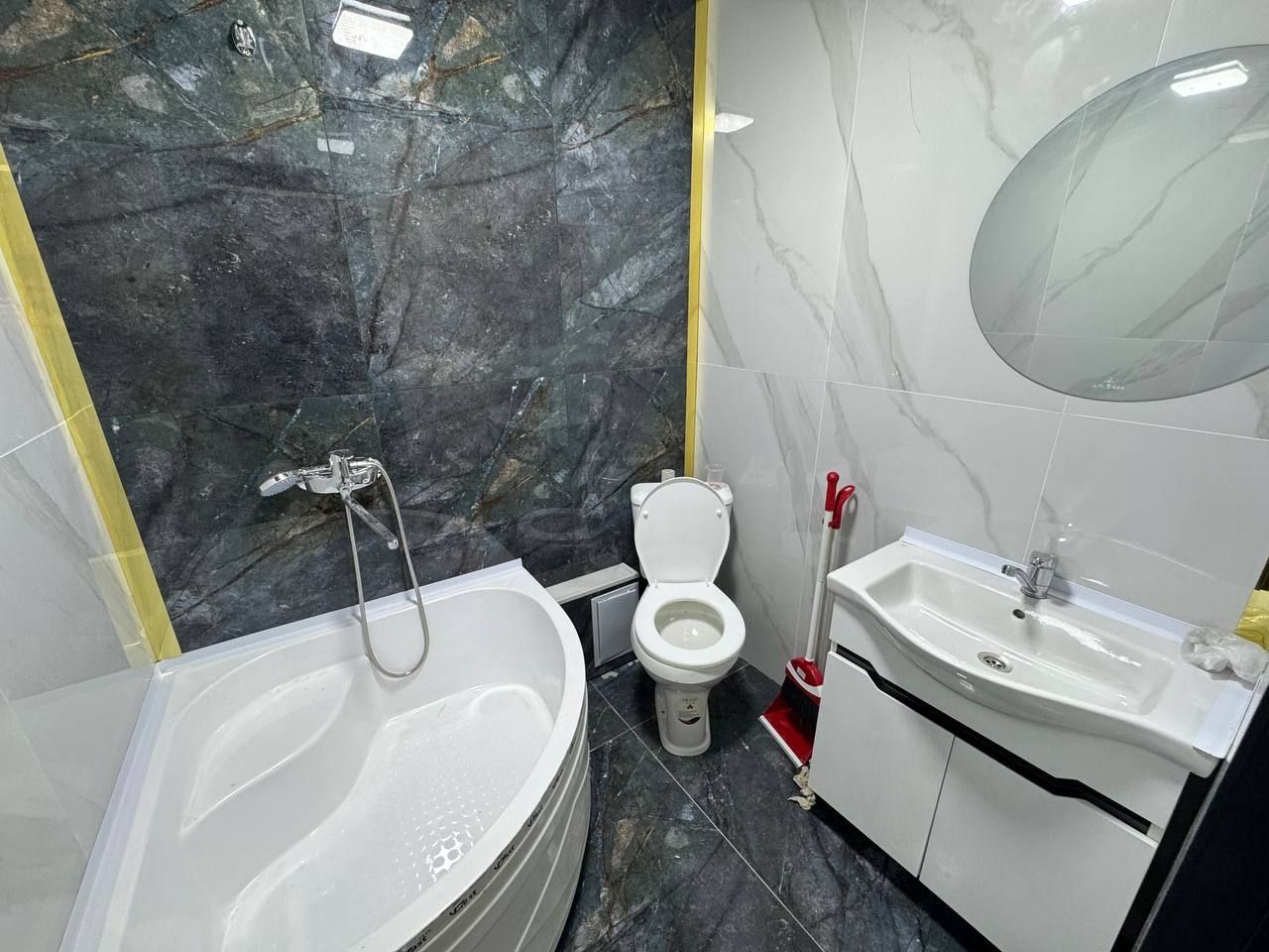 2-xonali qilingan 8-qavatda 62m² kvartira sotiladi.
8-qavatli Liftli d