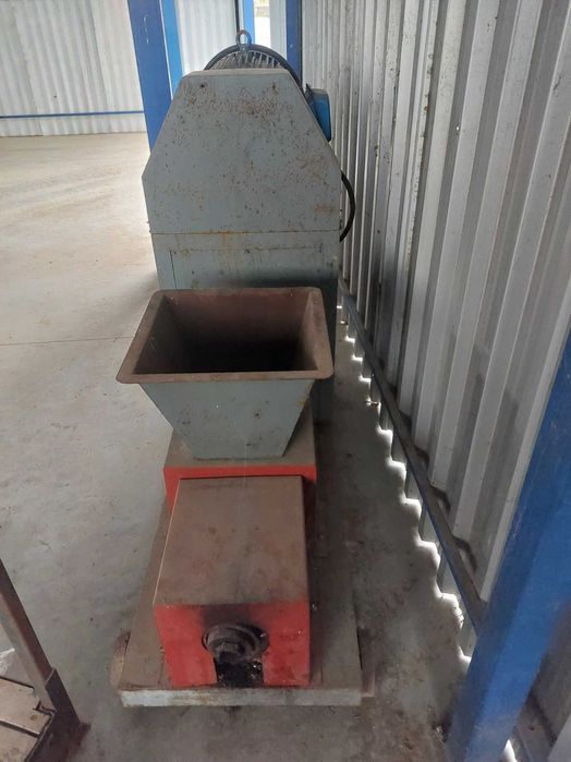 Преса за екобрикети пиникей