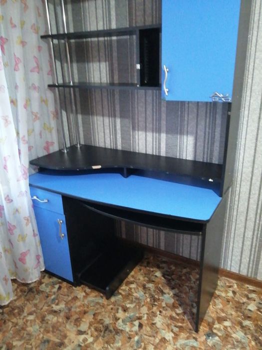 Продам компьютерный стол