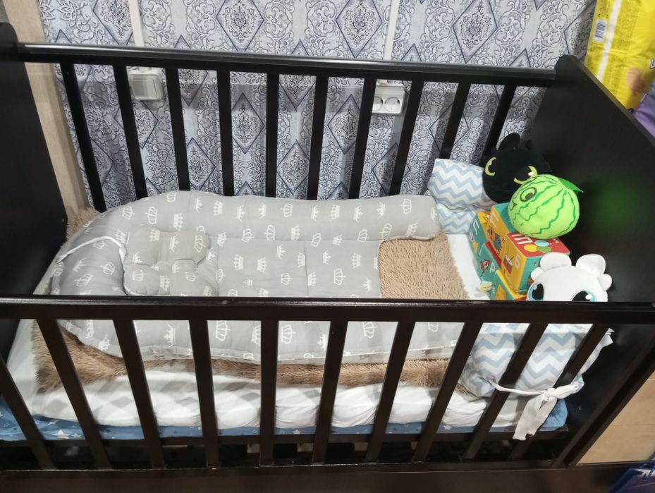 Продам детскую кроватку,со встроенным камодом.Цена 8000 ТГ.Самовывозз