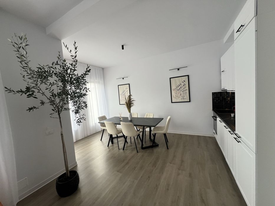 Casa zona Ford, 3 dormitoare 3 bai, strada Primaverii! (Carcea)