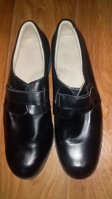 Продам срочно мужские туфли новые