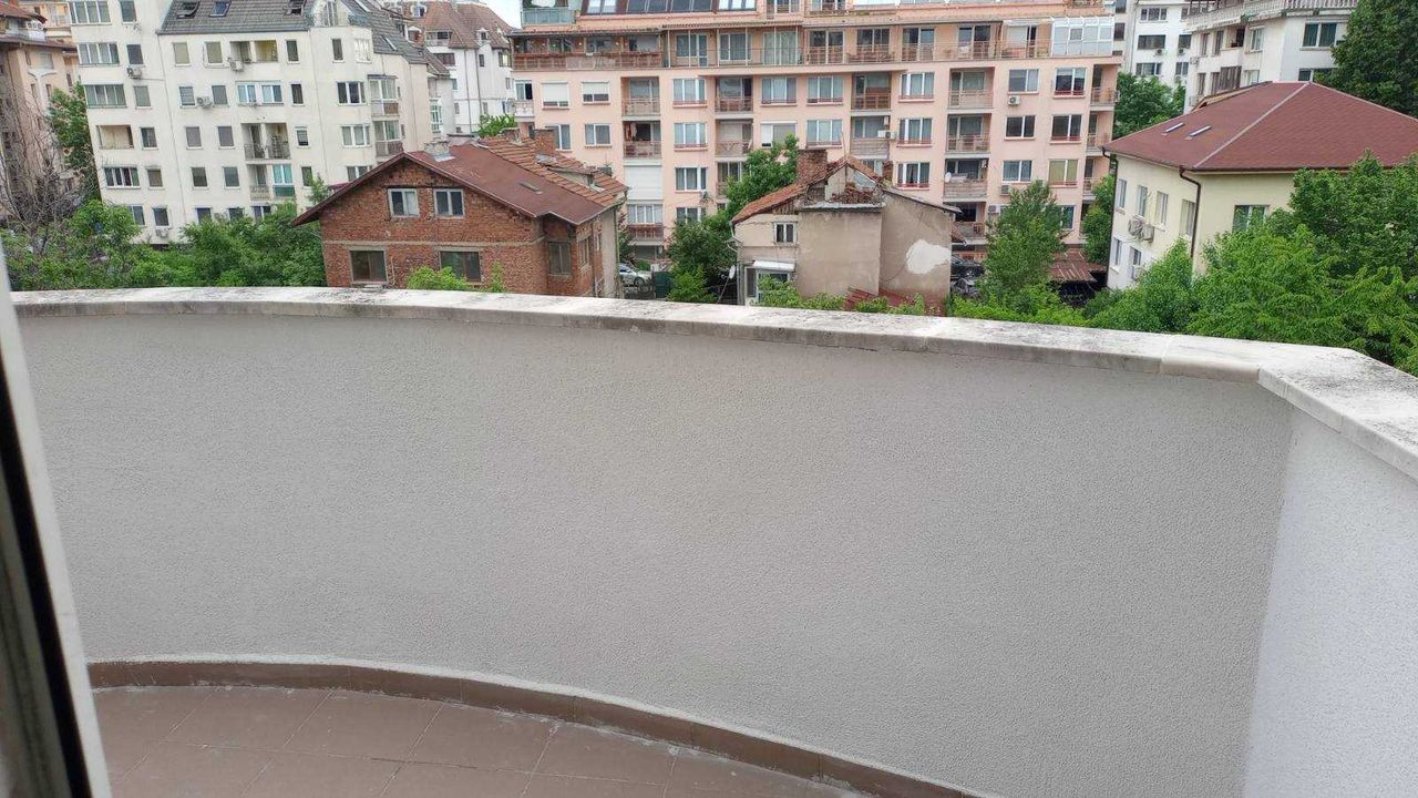 Дава се под наем Тристаен апартамент в Варна, Цветен квартал - 83 кв.м за 561 € - Снимка #10