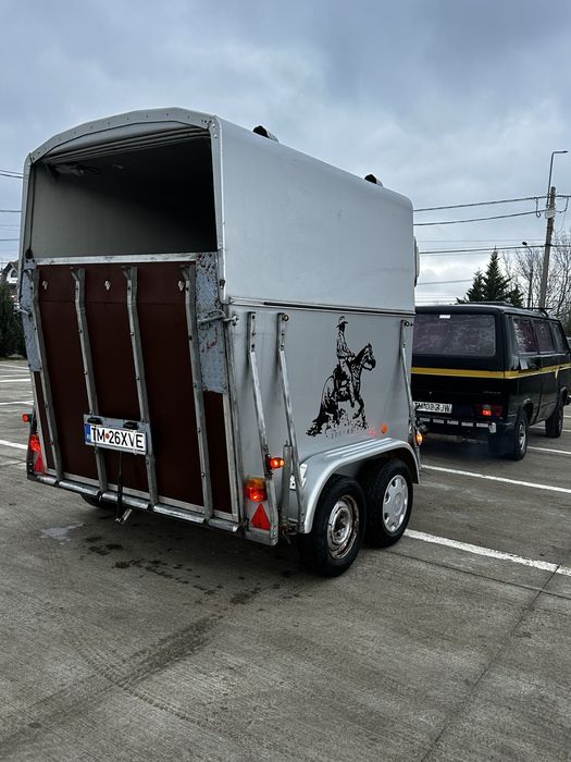 Vand remorca de animale