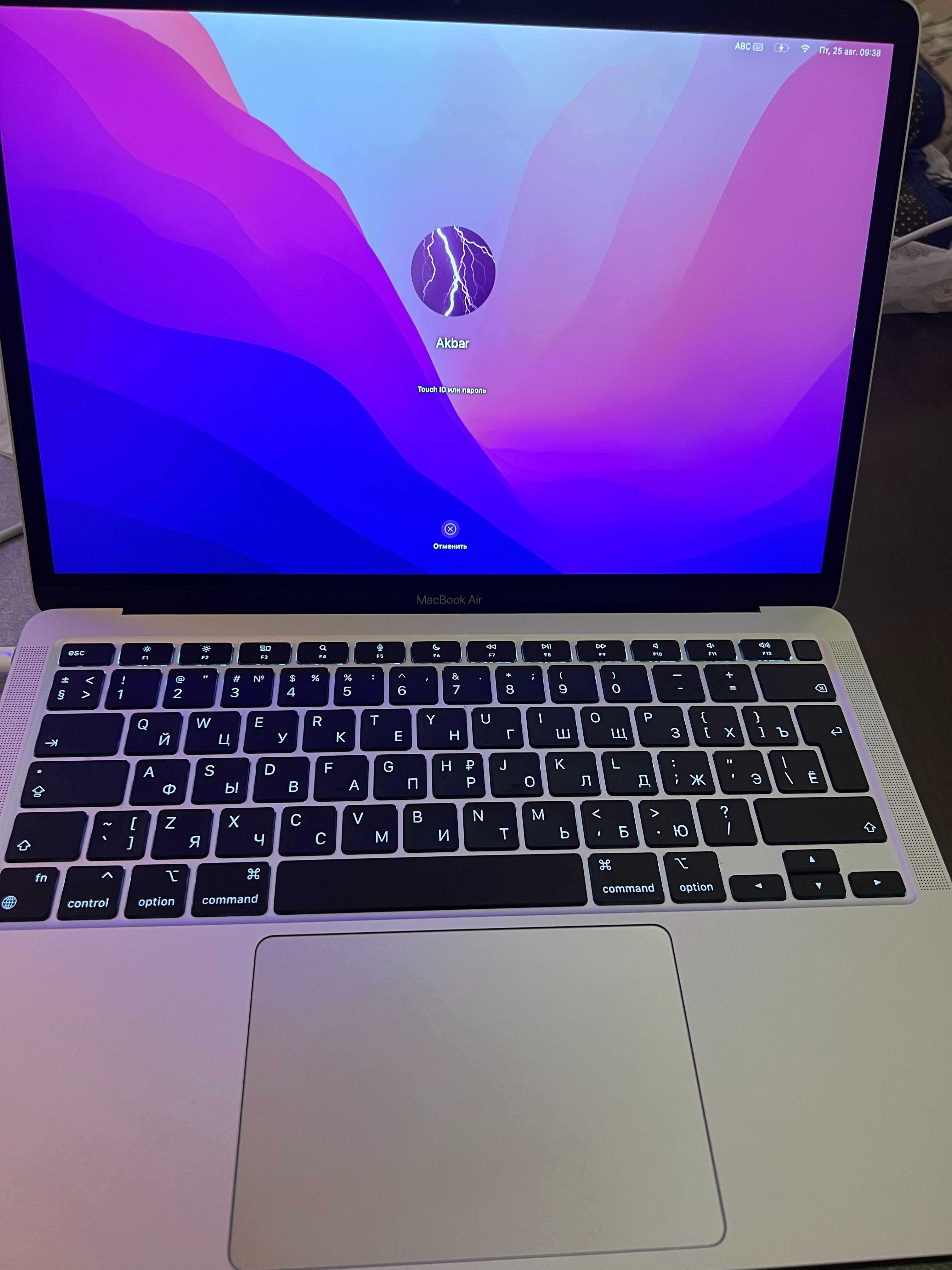 MacBook Air 13-inch (M1/8/256 Space Gray RUSSIAN) почти новый 3 цикла