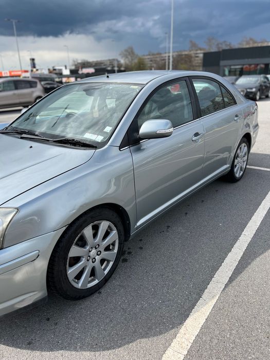 Toyota avensis сива