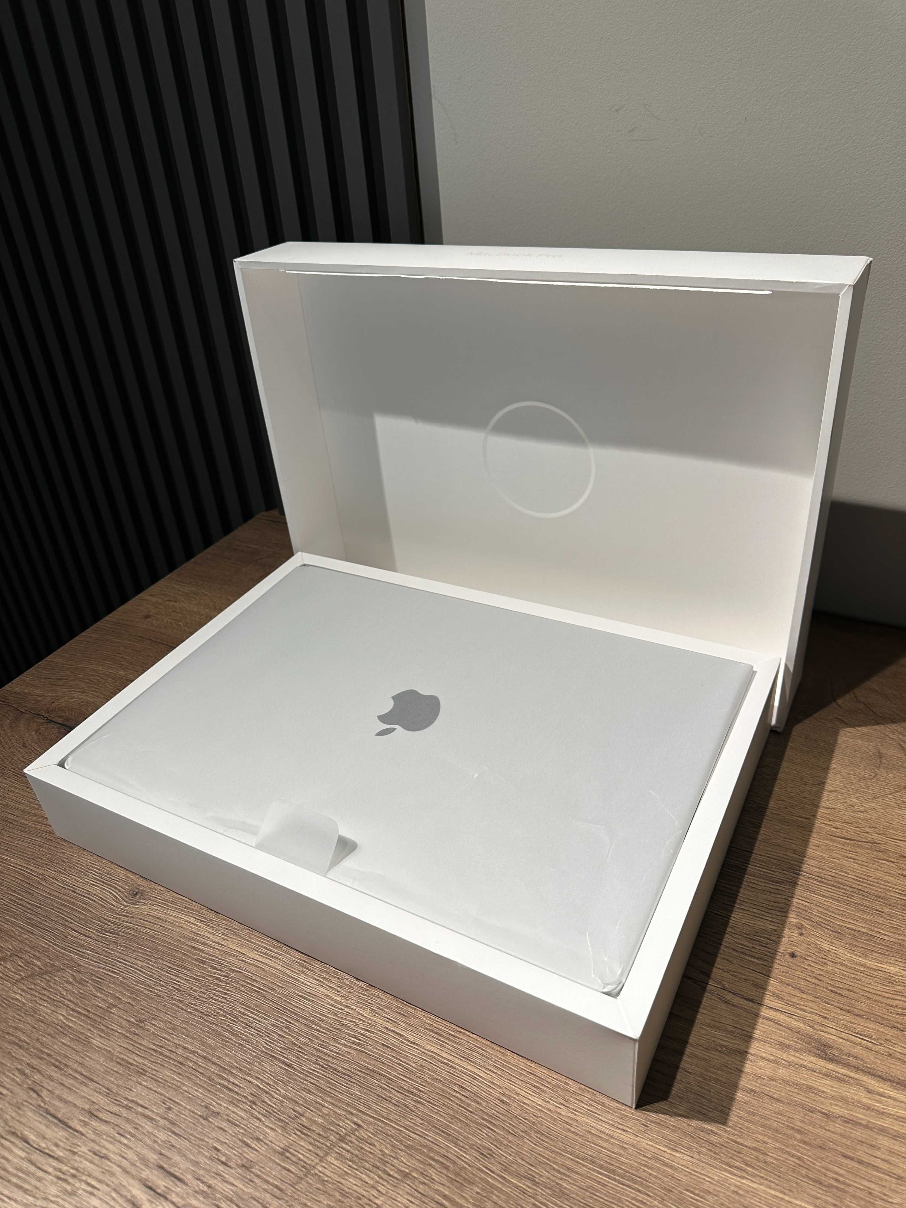 MacBook Pro 14 M4 10-core CPU 10-core GPU 16GB Ram 1TB SSD Firma NOU