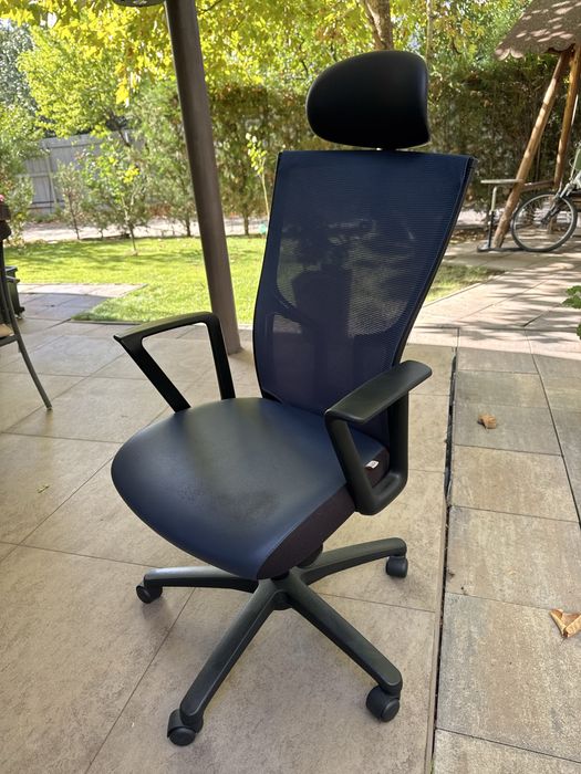 Scaun de birou rotativ