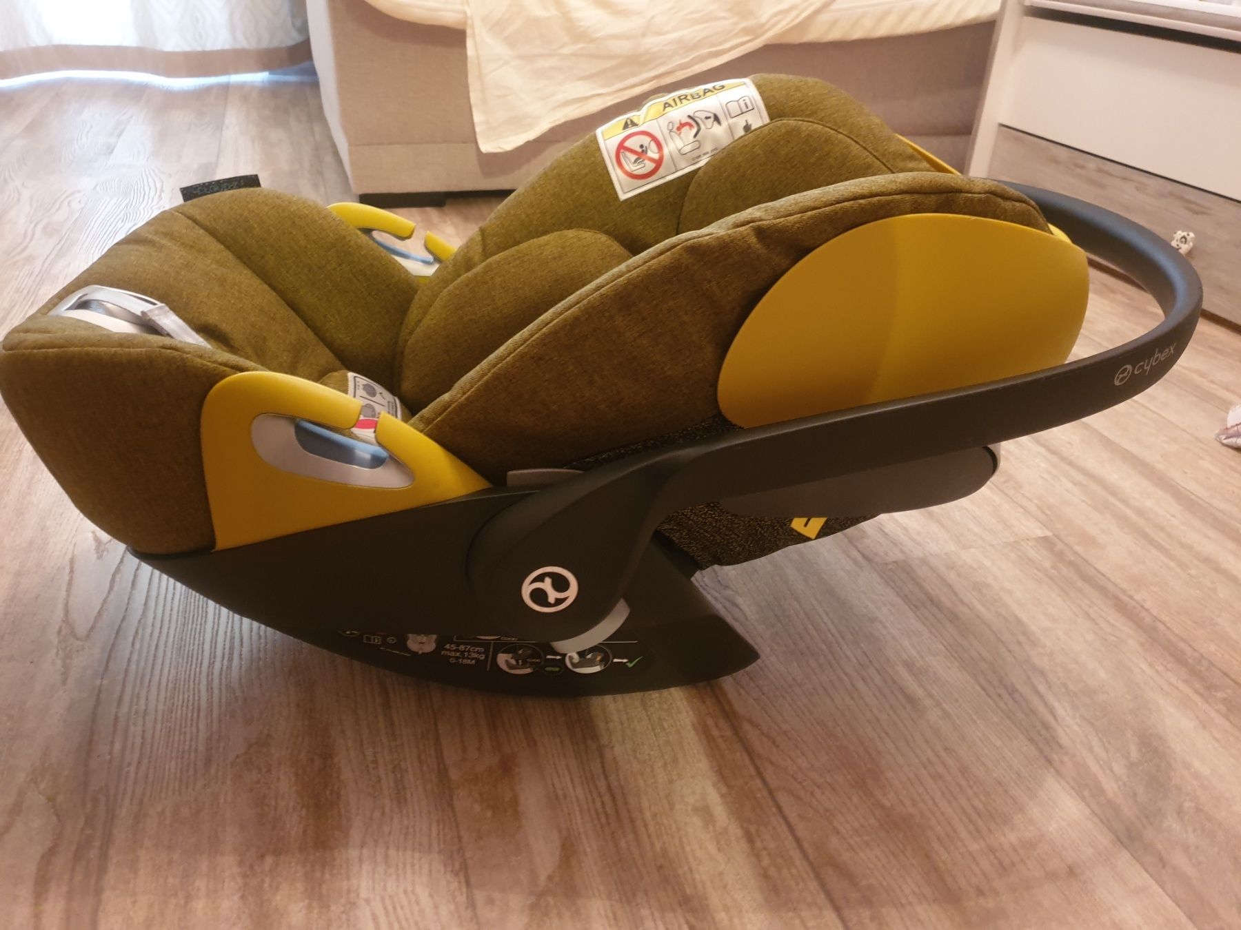 Столче за кола Cybex и адаптори за количка