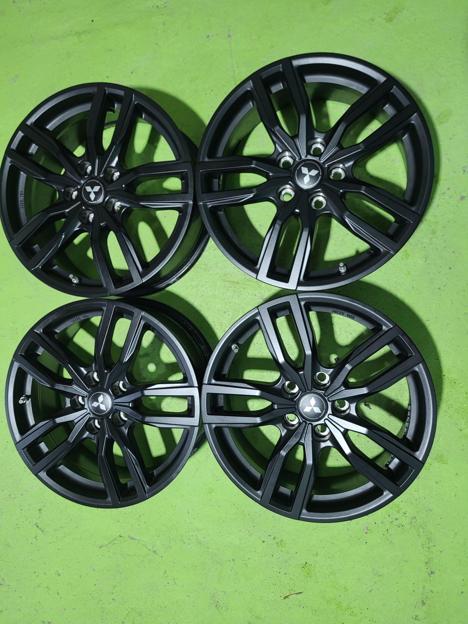 17 5x114.3 Mitsubishi лети джанти 5х114.3 мицубиши