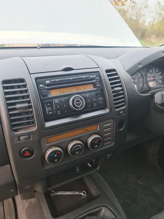 Masina Nissan Navara