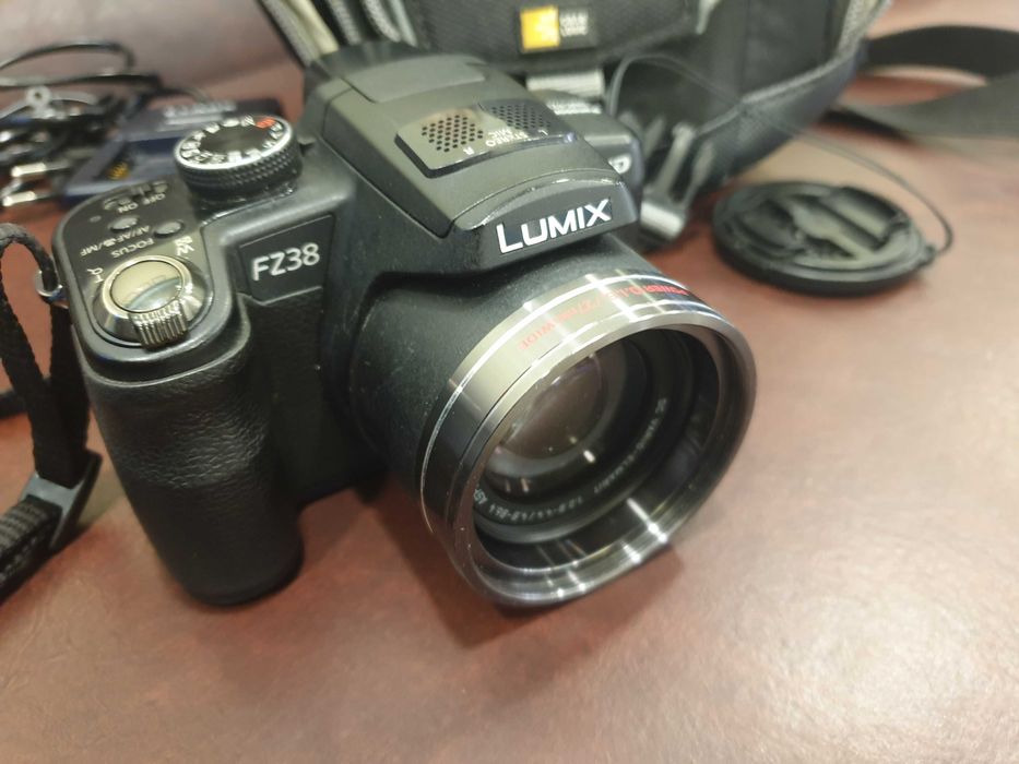 Фотоапарат Panasonic Lumix / Полупрофесионален DMC-FZ38