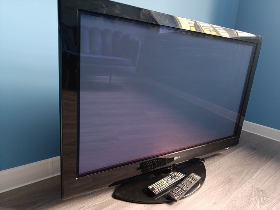Плазменный телевизор LG 42PG20 в рабочем состоянии. R