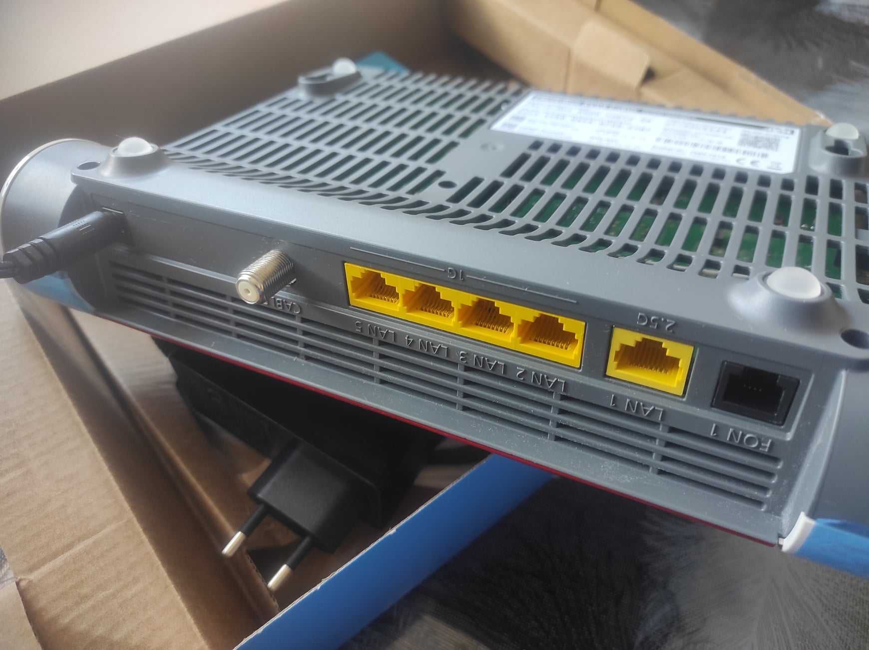 Рутер, FRITZ!Box 6660, двубандов Wi-Fi 6, Gigabit Ethernet - НОВ