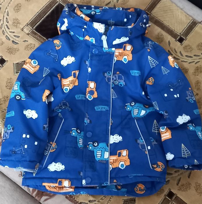 Продам осенний, весенний костюм на мальчика.