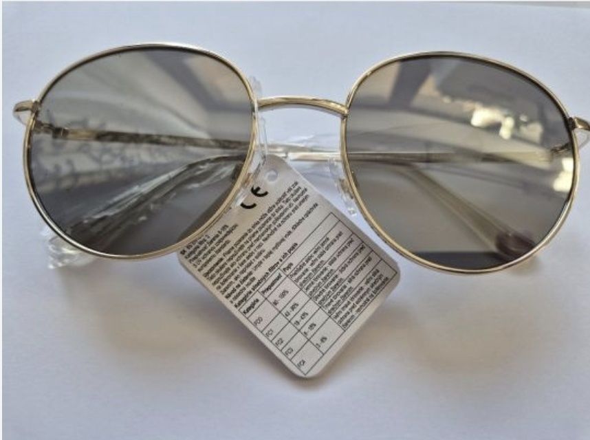 Ochelari de soare cu etui dreptunghiulari Avon