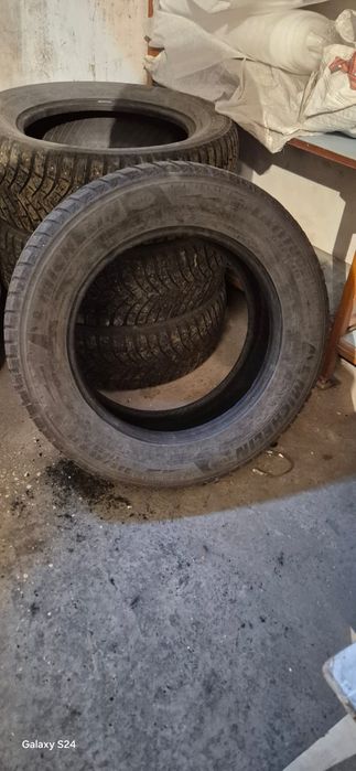 Продам зимнюю шипованную резину