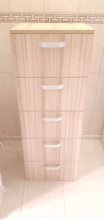 Vănd dulapuri pentru bucătărie,cel mare 450,cel mic 350 roni