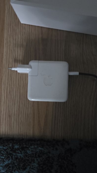 MacBook Air M3 13" 100% baterie 8GB 256GB