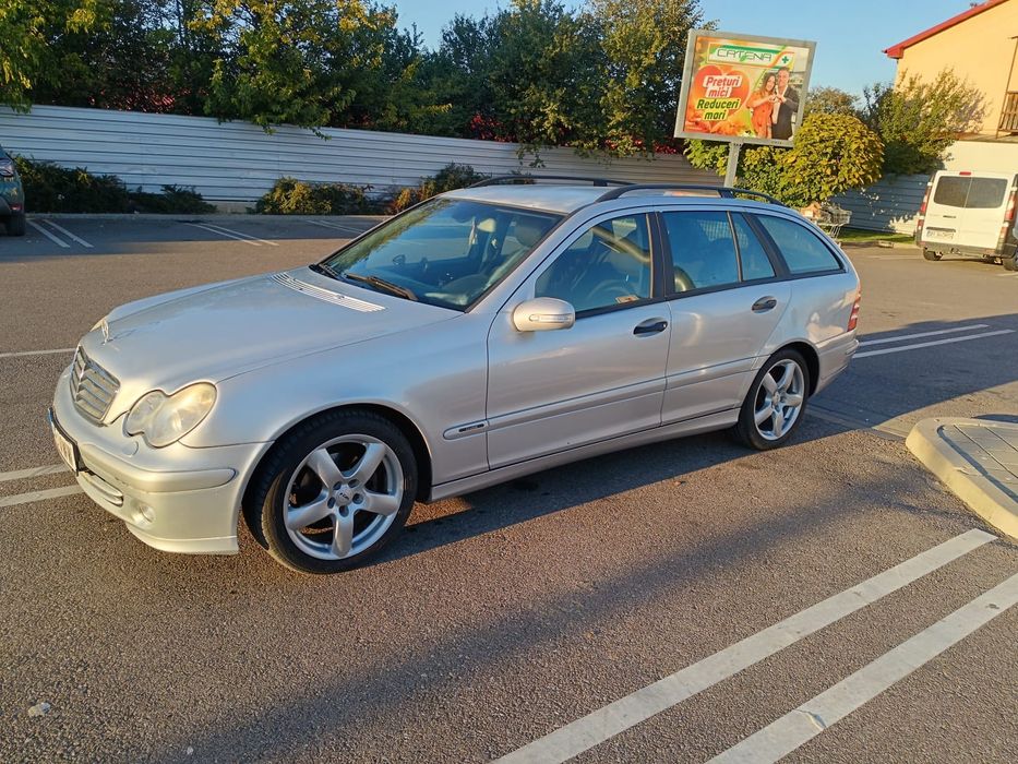 Vând Mercedes C220