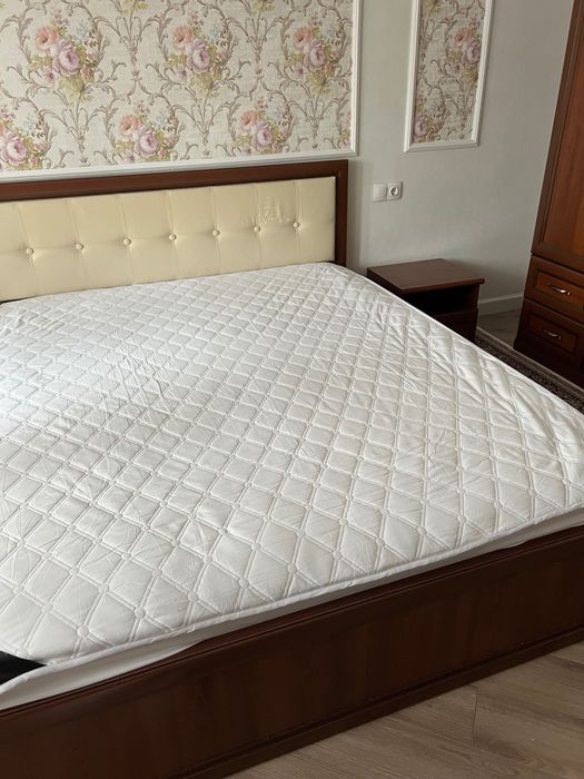 Продам кровать с матрасом двуспальная