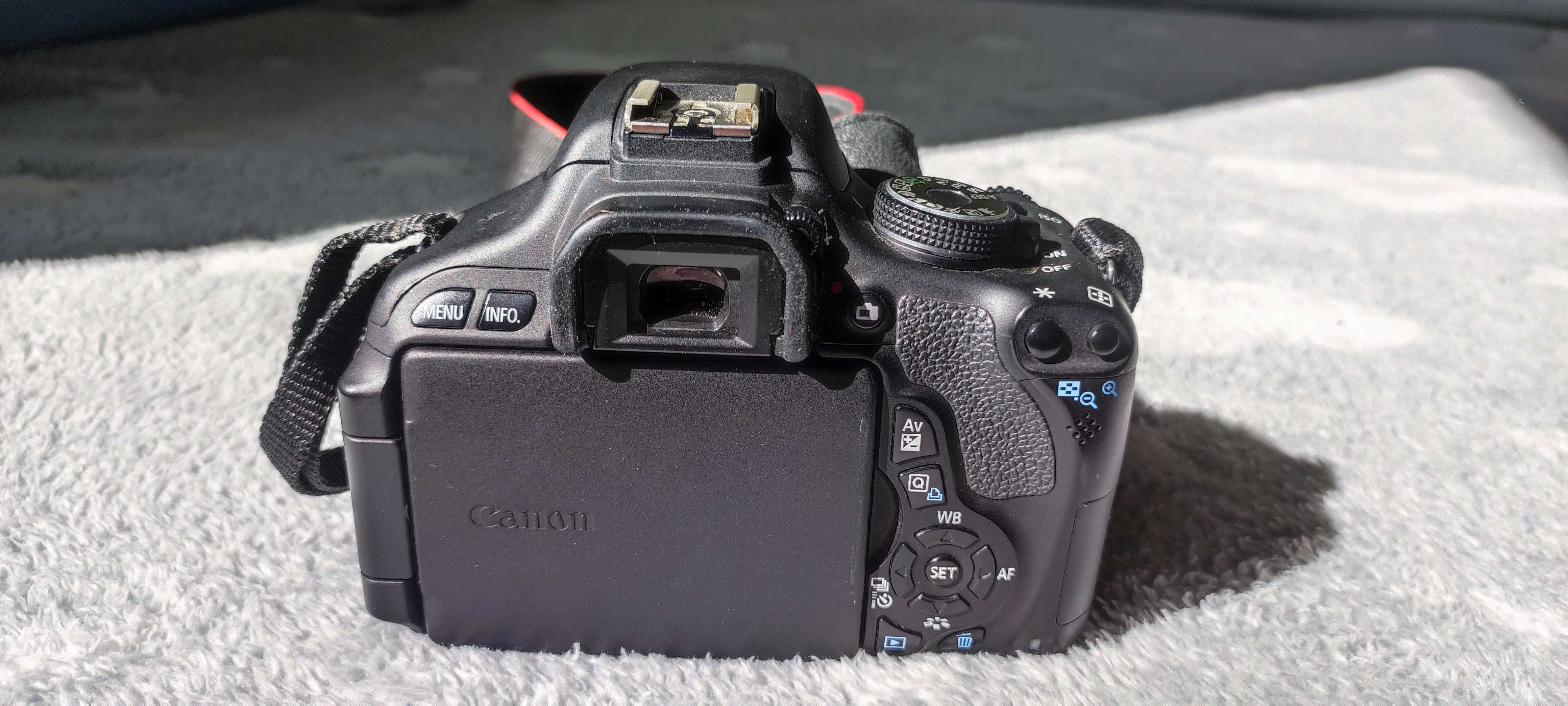 Продавам Canon 600D с два обектива и бонус аксесоари