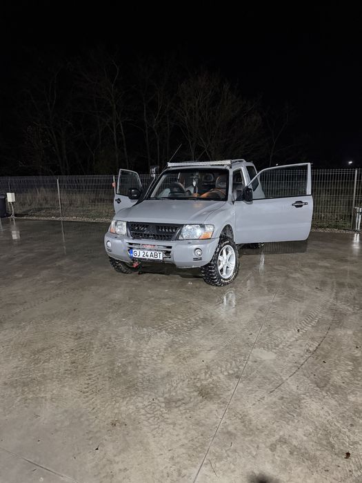 Vand mitshubisi pajero mk3 cu motor m57 rog a se citi descrerea