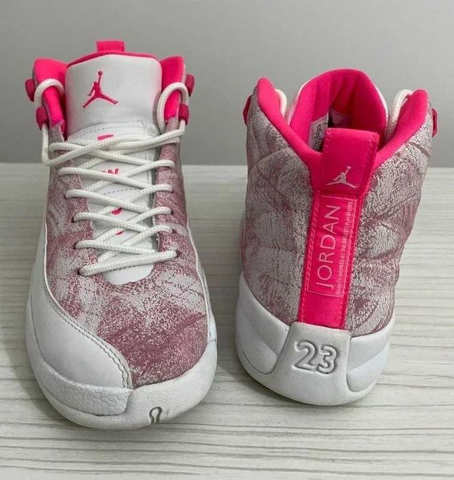 JORDAN 12 - Dama