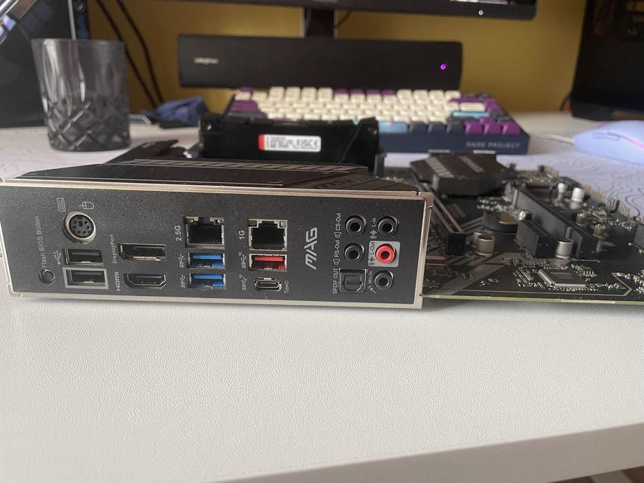 Msi MAG B 550 Tomahawk Ryzen 7 5700x3d 32 gb 2x16 4000mh kingston