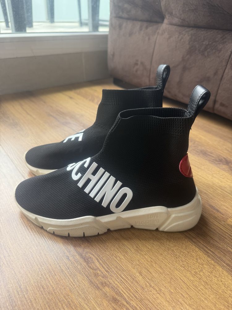 Спортни обувки Moschino love