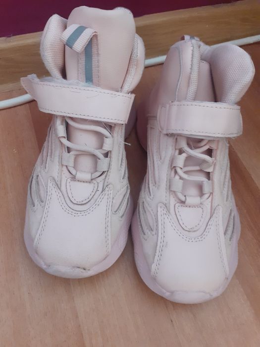 Ghete  nr32 în condiții bună