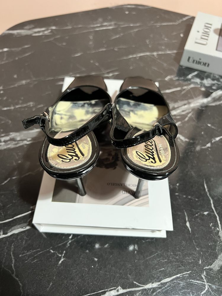 Gucci vintage сандал на висок ток 38ми номер