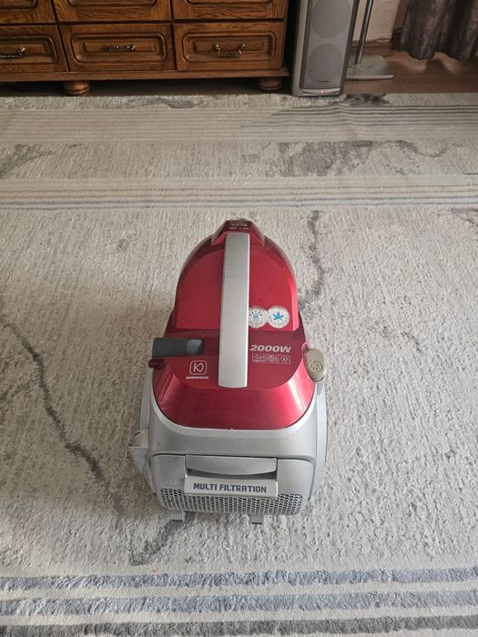 Продам Пылесос LG 2000