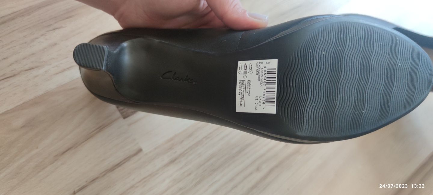 Clarks  чисто нови