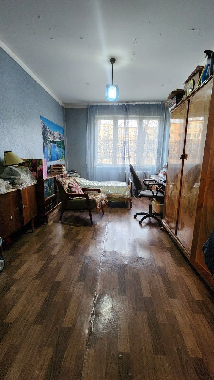 Продаётся Чиланзар Ц 3комн.2 этаж.