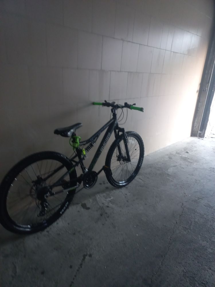 Bicicleta full suspension