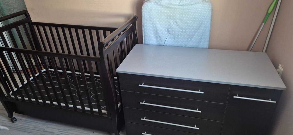 Кошара - дървена, масив, венге, 120/60 много запазена