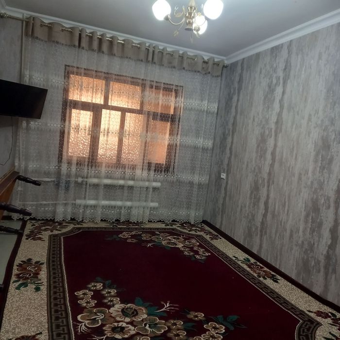 Kvartira sotiladi buxora maktab yonida  narxida kelishamiz