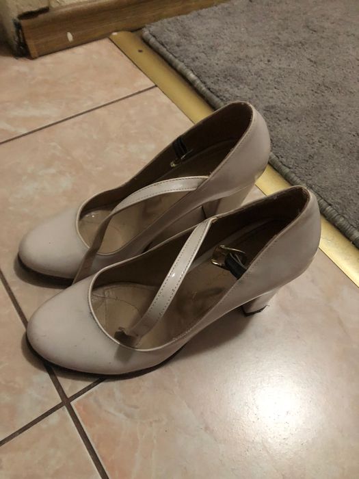 Pantofi cu toc si balerini