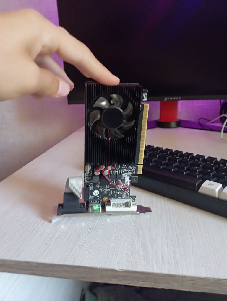 Gt 730 4 gb video karta sotiladi.