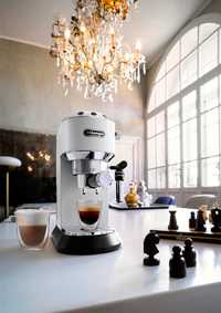 Кофеварка рожковая DeLonghi Pump Coffee Makers модель: EC685.W