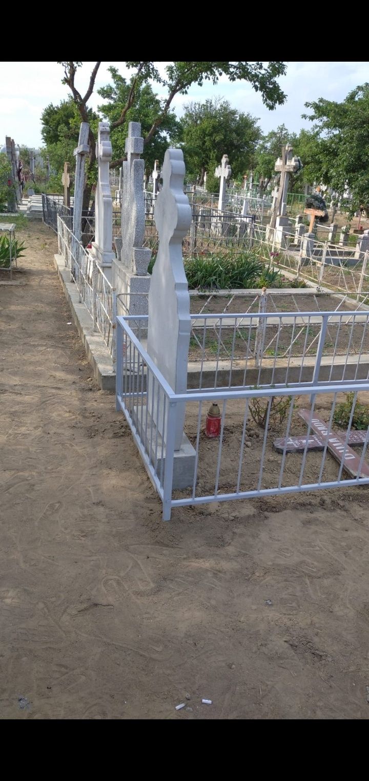 Cruci,monumente funerare și gărduț ptr cimitir