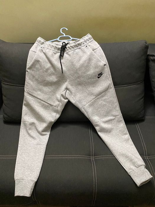 Pantaloni nike noi nouti