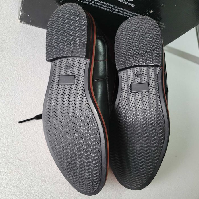 Ghete barbati piele naturala 42 negru cu rosu noi