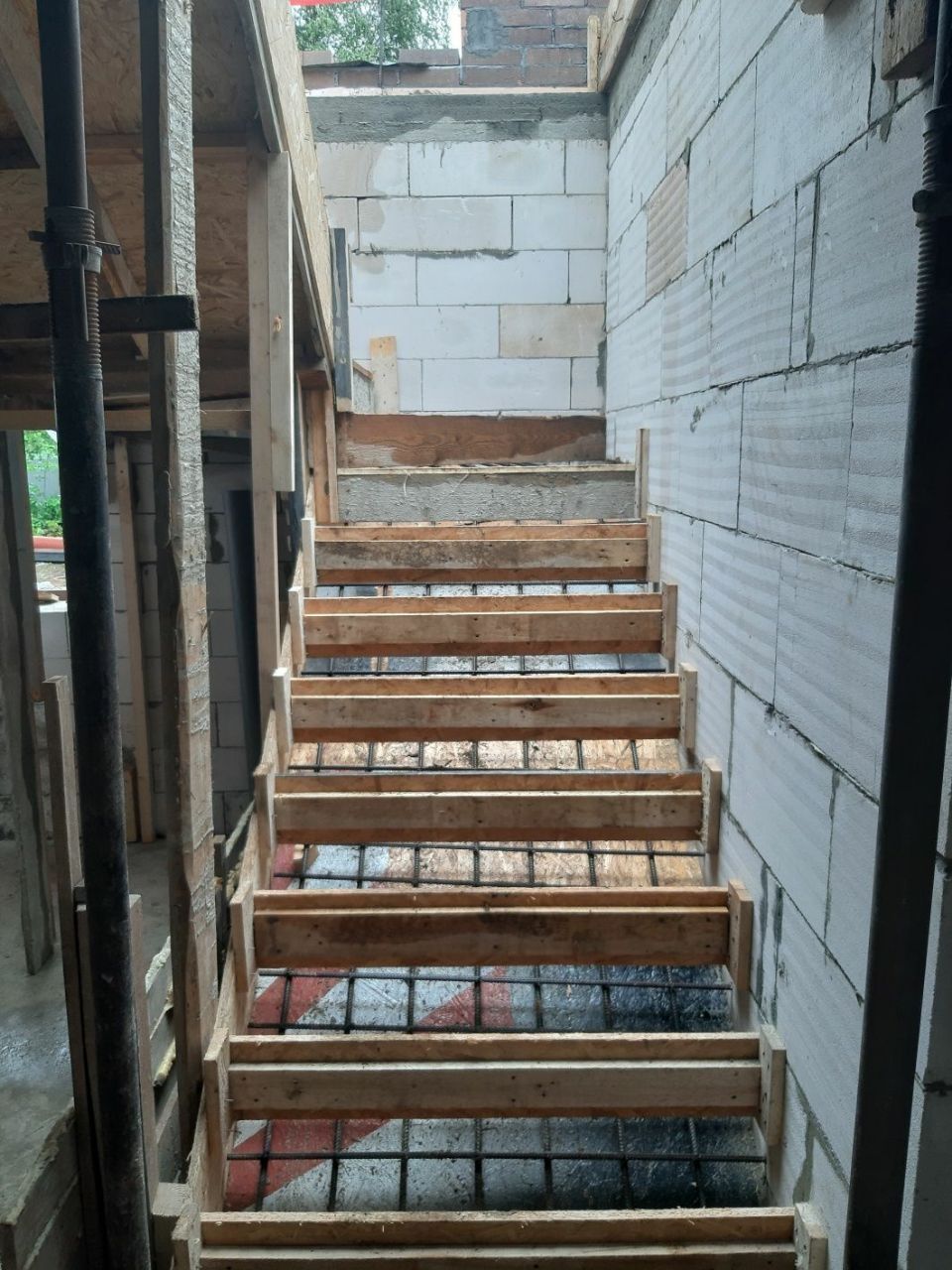 Лестница куйамиз бетондан  монолитный