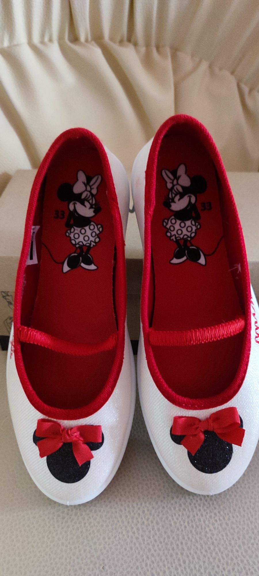 Pantofi sport noi Minnie Mouse mărimea 33