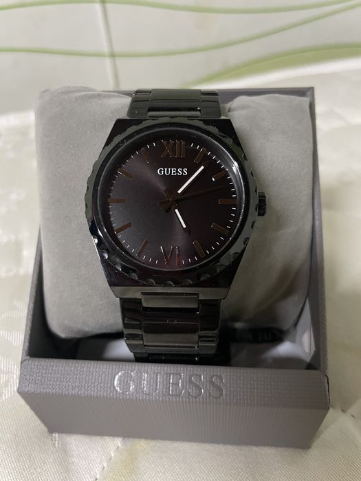 Часовник GUESS