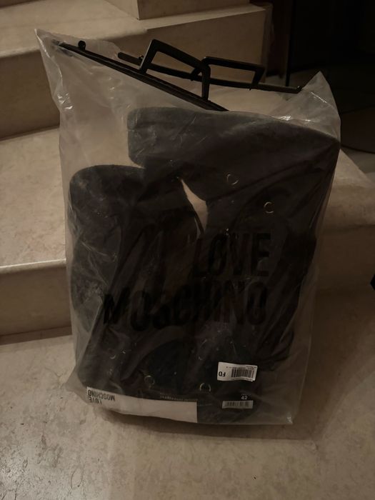 Апрески Love Moschino