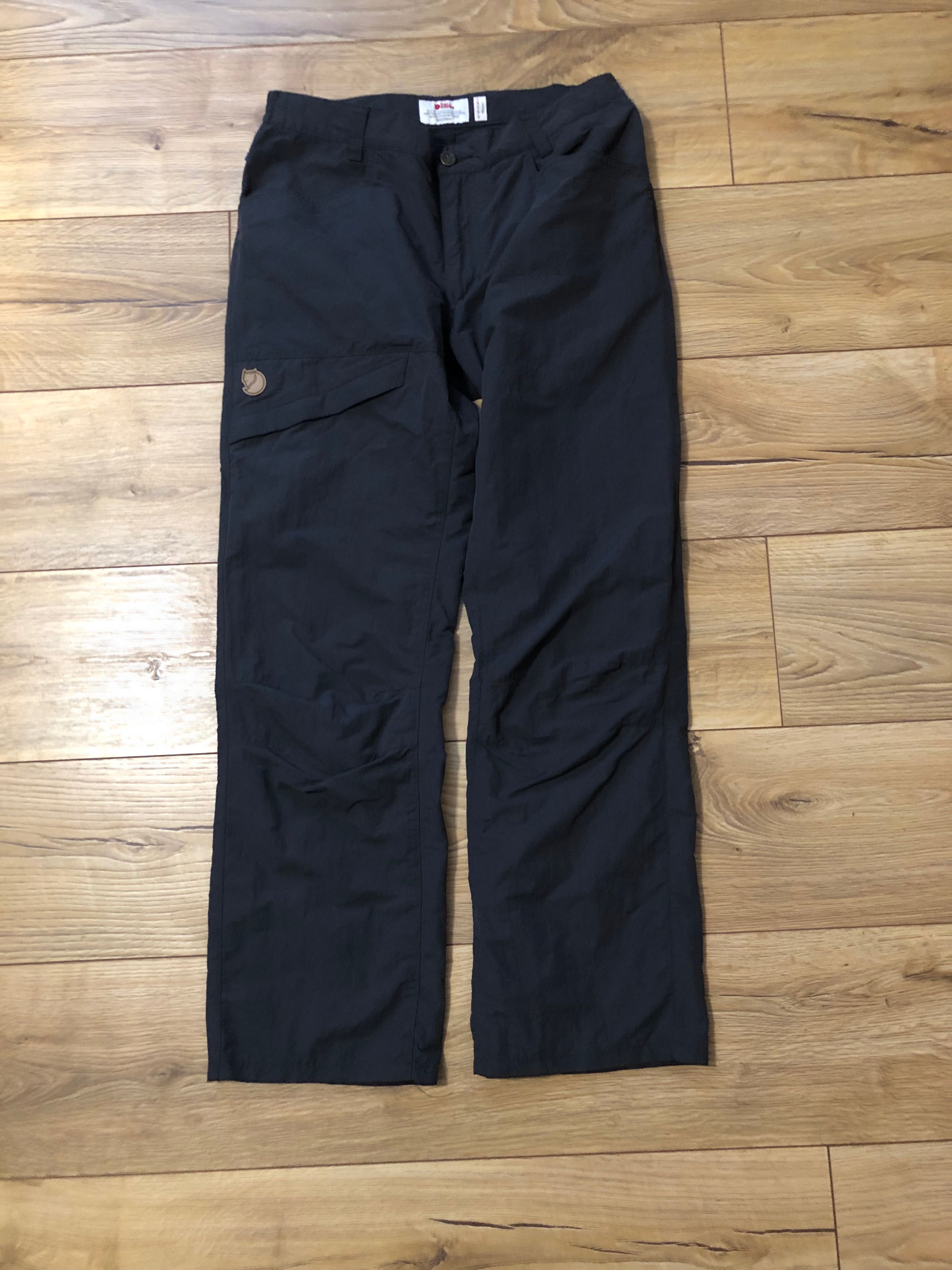 FJALL RAVEN-pantaloni in stare impecabila pentru dame